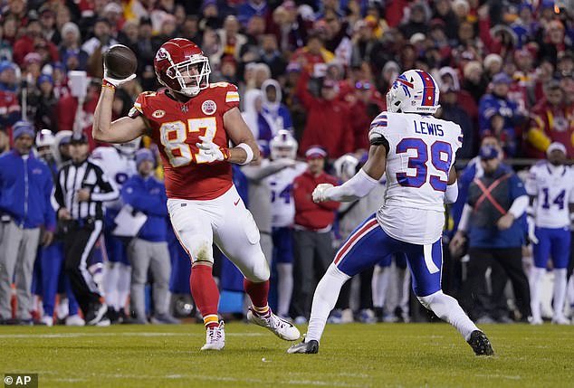 1705725105 257 Travis Kelce insists Bills Mafia in the Buffalo cold will