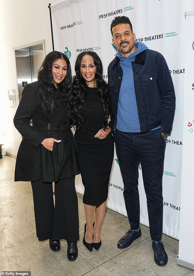 The mother-daughter duo also posed with Sims' fiancée, former NBA player Matt Barnes, for another sweet family photo