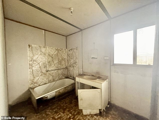 A home inspection revealed the filthy state of the house, with the bathroom (pictured) covered in dirt and grime