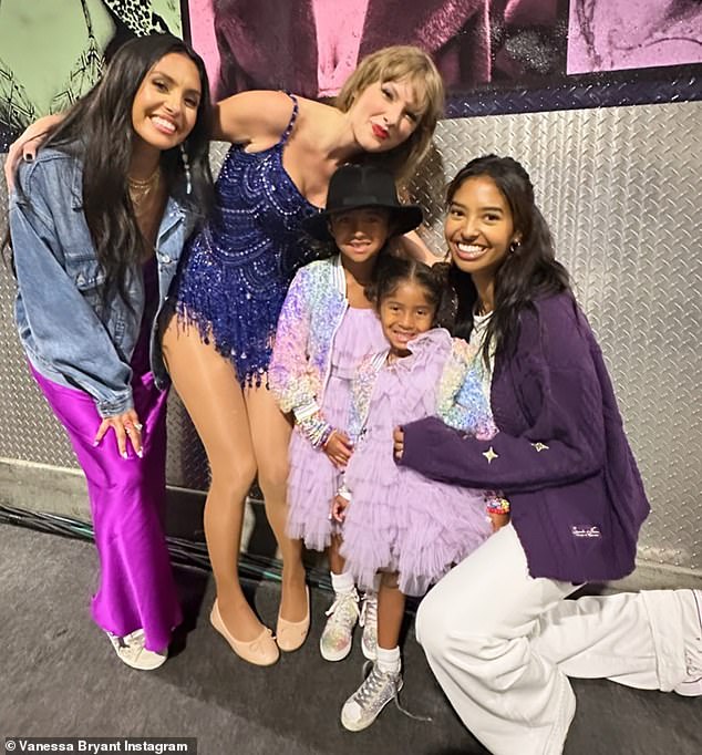 She also uploaded a photo in which both she and her three daughters got the chance to pose with the singer backstage during the concert