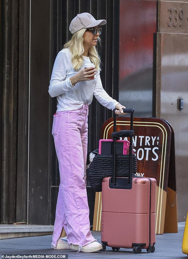 Hiding her face behind a pink cap and some dark shades, the Hit Network star completed her casual look with a pair of sneakers and coffee in hand