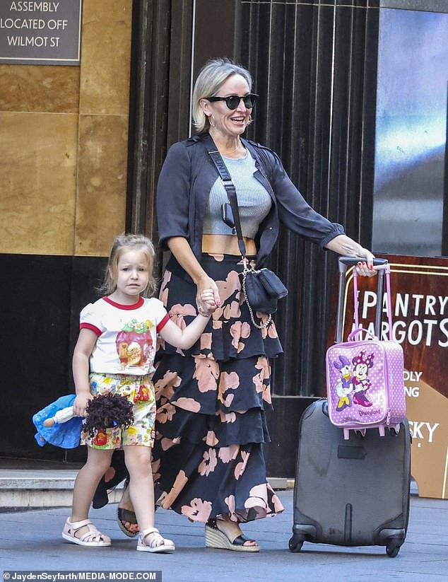 The radio personality looked incredibly fit as she gave a sneak peek of her fresh abs in a gray crop top and a black and pink ruffled skirt that flowed down to her ankles.