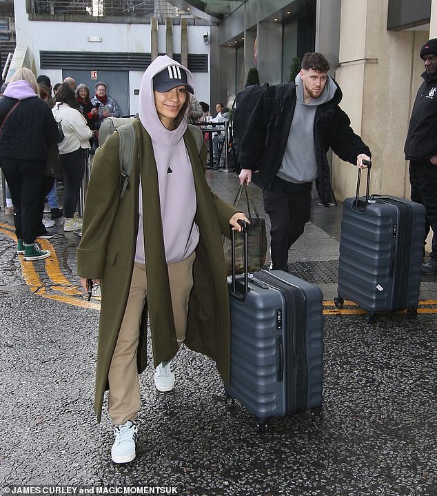 Karen Hauer kept it cool in a lilac hoodie, beige sweatpants and a black baseball cap