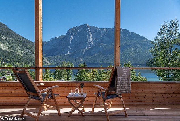 The resort is located directly on the banks of the Altaussee, surrounded by breathtaking mountain ranges