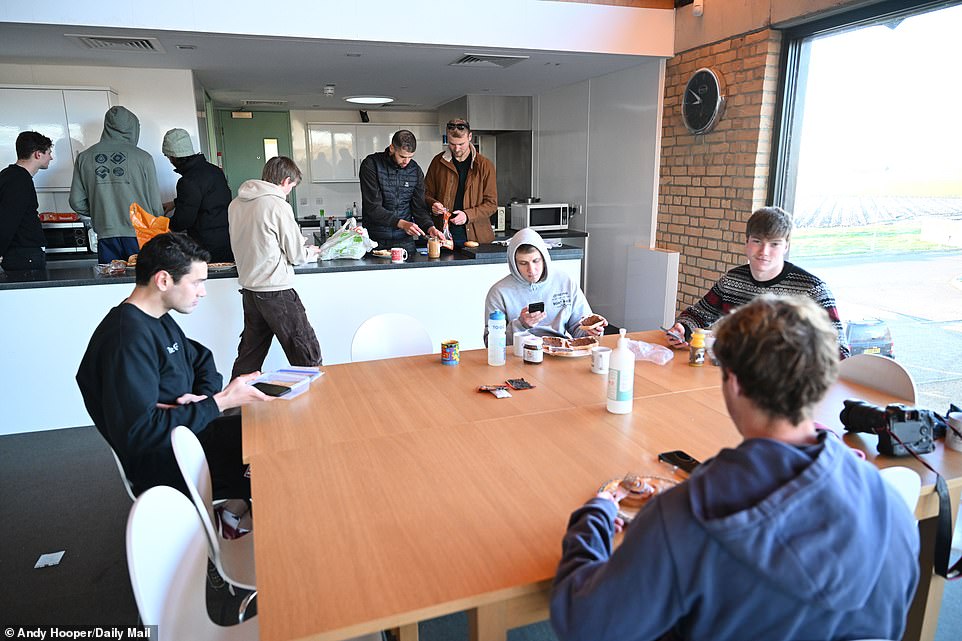 After the session, the crew gathered again in one of the buildings to enjoy snacks, drinks and other refreshments