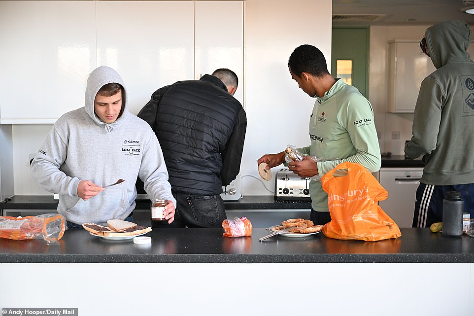 One crew member opted for a Nutella sandwich, while others enjoyed a honey bagel as a post-workout treat