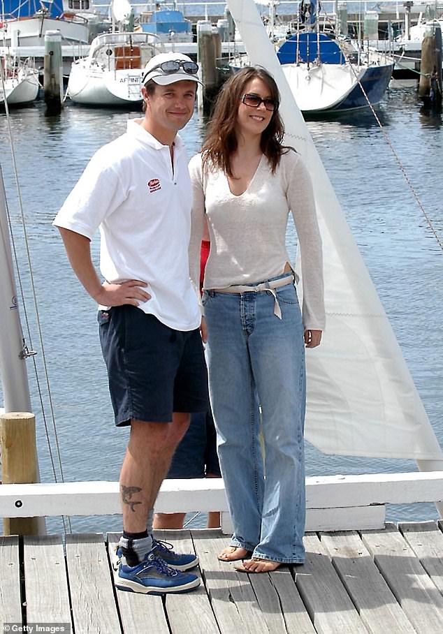 The pair met at the Slip Inn pub in Sydney during the 2000 Olympics and began making public appearances together a few years later.