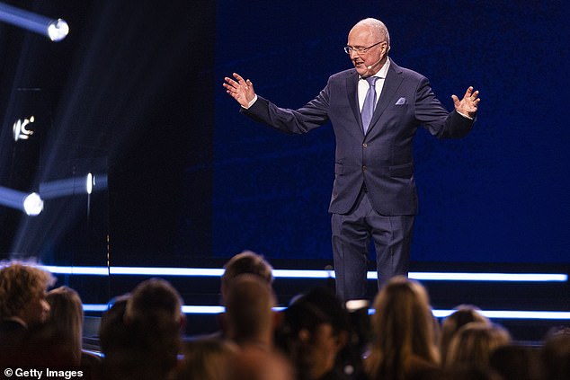 Sven Goran Eriksson presents the Newcomer of the Year award during Idrottsgalan 2024, the annual Swedish sports gala, at the Friends Arena on January 22, 2024 in Stockholm, Sweden