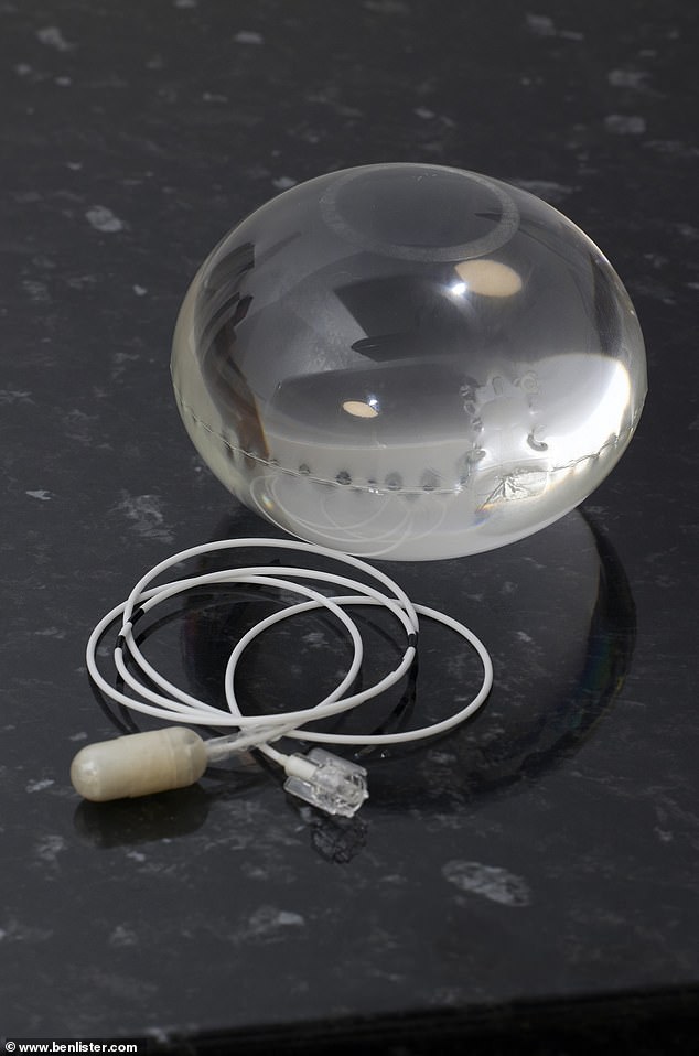 During treatment, patients simply swallow the 3 cm long and 2 cm wide capsule, which contains a collapsed balloon.  Attached to this is a thin tube, through which doctors pass 550 ml of saline solution to fill the balloon