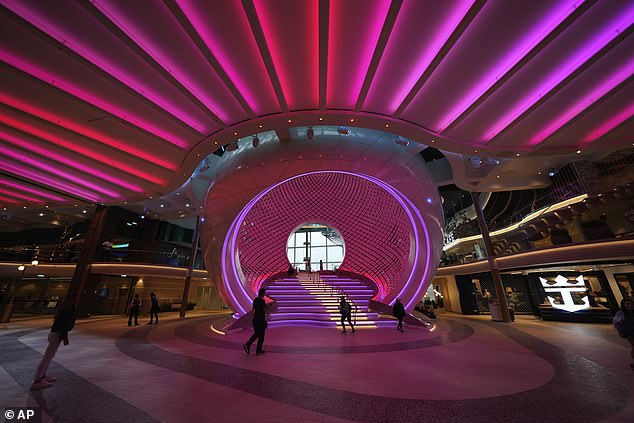 The ship also has a structural feature designed as a dynamic art installation on the main access route, called 'The Pearl'.