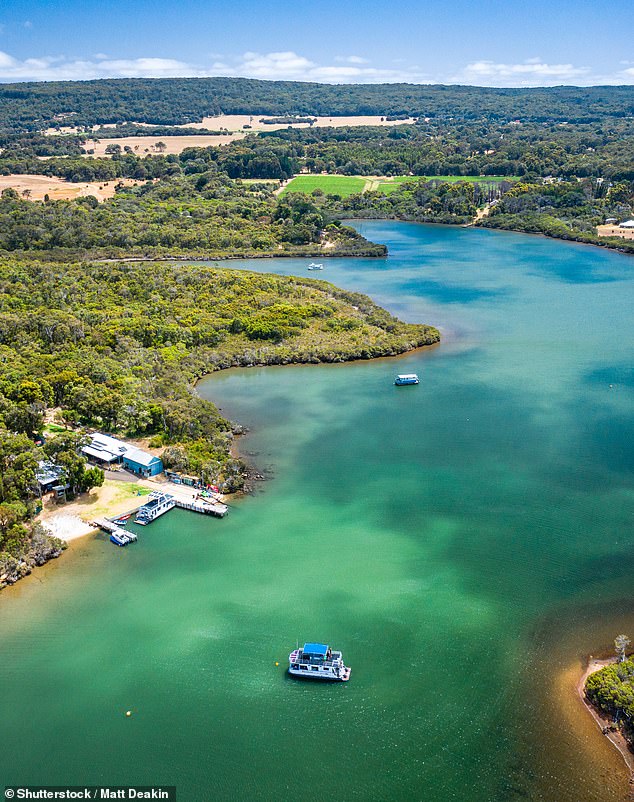 The Blackwood flows through the counties of Bridgetown-Greenbushes, Boyup Brook, Augusta Margaret River, West Arthur and Nannup and is the longest river in south-west WA.