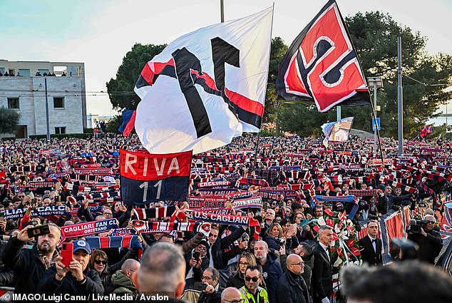 30,000 people showed up to celebrate the life of a Cagliari and Italian hero