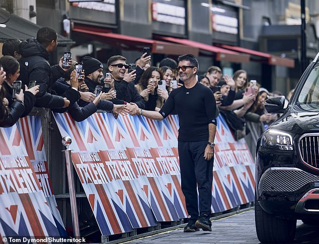 The judge walked down Argyle Street with a gauntlet of fans before heading inside