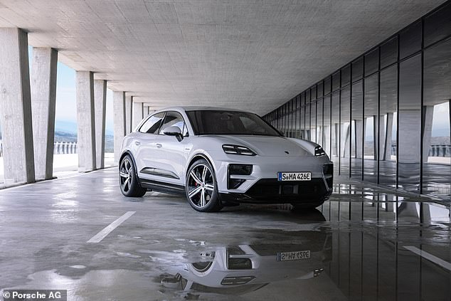 The more powerful electric Macan Turbo can reach 100 km/h in 3.3 seconds and the limiter is electronic up to 260 km/h