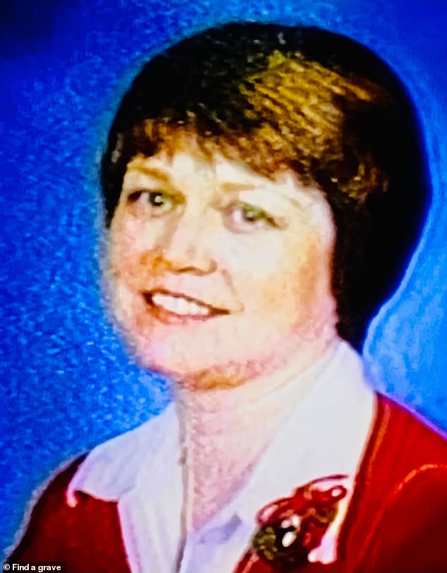 Elizabeth Sennett, 45, was found dead in the couple's home in Colbert County, Alabama on March 18, 1988.  She had been stabbed eight times in the chest and once on each side of the neck