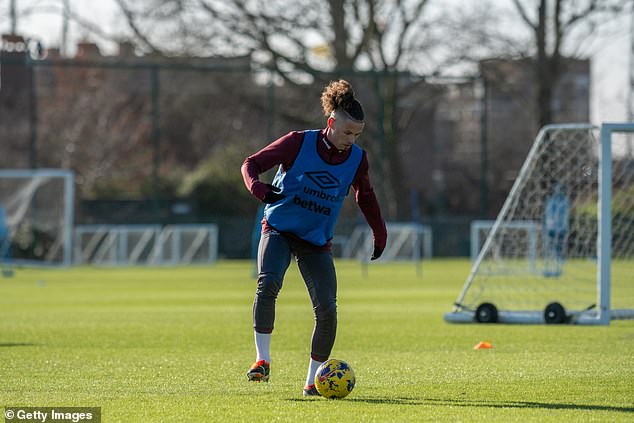 The 28-year-old will spend the rest of the season with the Hammers after struggling for game time at Man City