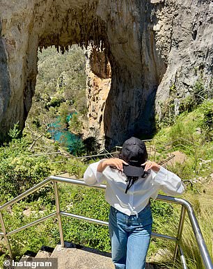 From the car park, travelers can descend a short 500-metre path through a valley, through wild bush to the mouth of the tunnel, where there are picturesque views of the surrounding mountains