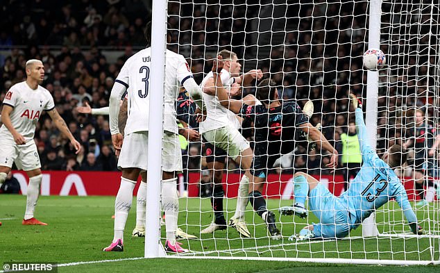 Aké bundled the ball over the line in the 88th minute to secure victory for City in London