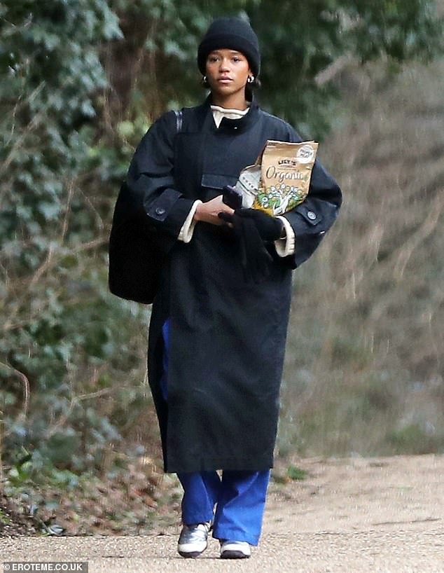 Canadian star Taylor, 29, was all decked out in an oversized coat, fitted hat, bright blue pants, a cream sweater and a pair of black gloves