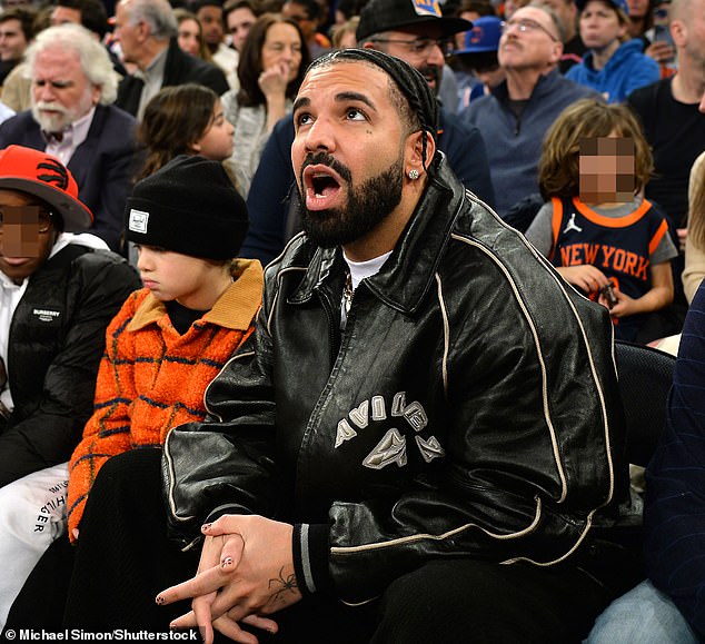 The 37-year-old hitmaker managed to get seats on the court for himself and his only child, giving them a good view of the home side's big win