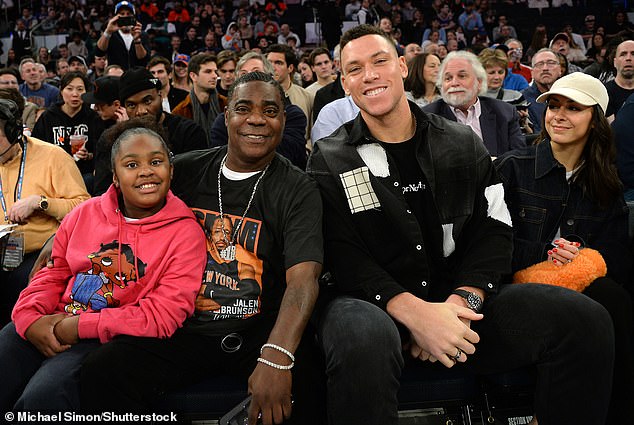 Also in attendance was Tracy Morgan, who wore a black graphic T-shirt and dark jeans to the match.