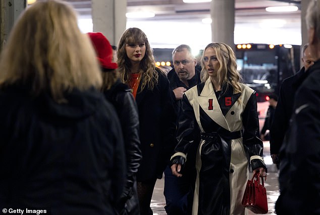 Swift arrived with Brittany Mahomes at M&T Bank Stadium for Chiefs vs.  Ravens