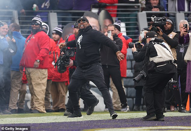 Fellow Ravens legend Ray Lewis was also present during the game to get the crowd excited