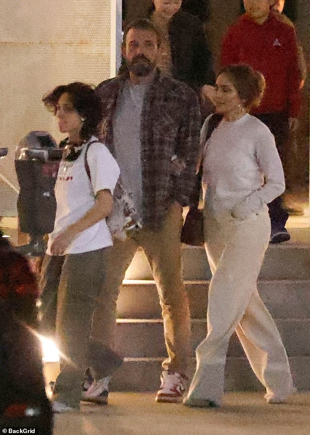 Meanwhile, Affleck and Lopez were left hanging with her daughter Emme, 15, whom she shares with ex-husband Marc Anthony