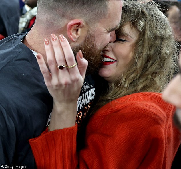 She eventually made her way to Travis as they hugged several times on the field and also shared a few kisses