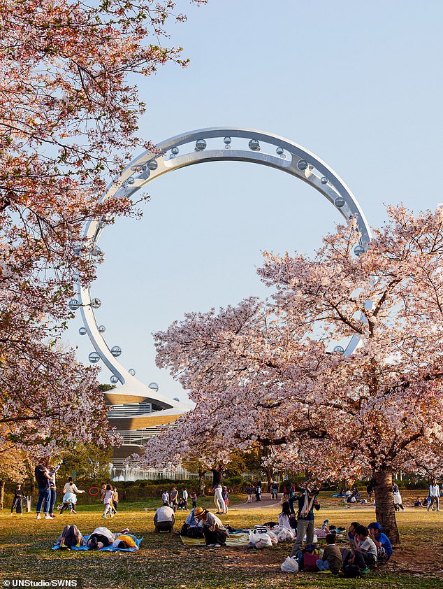 In total, the Ferris wheel will be able to provide rides to more than 1,400 people simultaneously in 64 capsules, almost doubling the capacity of the 130-metre London Eye.