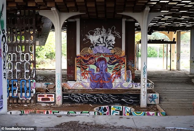 Strangely beautiful: extensive graffiti in the entrance of the former Haludovo Hotel.  Image credit: Foodbaby