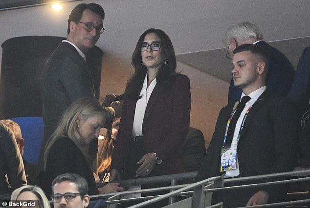 Other royal experts claim that Queen Mary and King Frederick want to be the face of a modern monarchy.  That's why she went to Denmark's iQueen Mary on Sunday evening, when she attended the European Handball Championships without her Kingo husband.