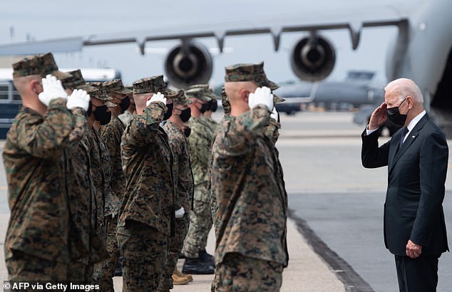 Biden salutes the soldiers involved in the August 2021 “dignified transfer” ceremony