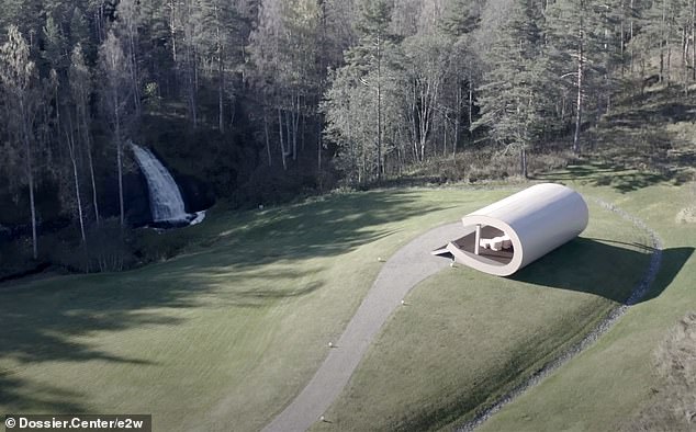 The video claims that he has a modernist gazebo in full view of the beauty spot, closed off from ordinary Russian people.