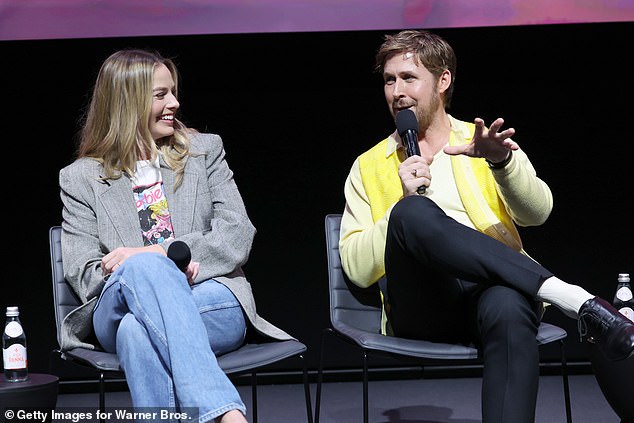 Margot, who also produced the film, performed the film with her Barbie T-shirt, which she paired with jeans and a blazer