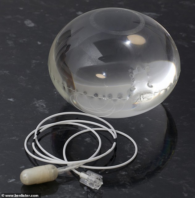 The 3 cm long and 2 cm wide capsule contains a collapsed balloon.  Attached to this is a thin tube, through which doctors pass 550 ml of saline solution to fill the balloon.  An x-ray is taken to confirm that it is seated correctly in the stomach.  When the balloon is full, the connection valve automatically closes itself.  A second x-ray confirms that it is still seated correctly before the tube is then removed