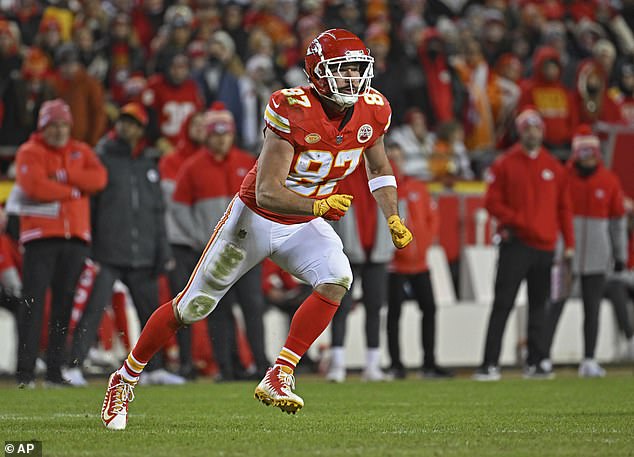 Travis Kelce is 16 yards shy of an eighth straight year of receiving 1,000 yards on Sunday