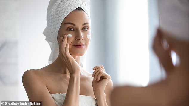 Dermatologists recommend using sunscreen, topical antioxidants such as vitamin C or resveratrol, and topical retinoids such as retinol to slow skin aging