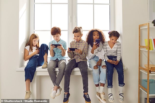 California's new bill will require social media to show minors chronological content instead of algorithm-based feeds