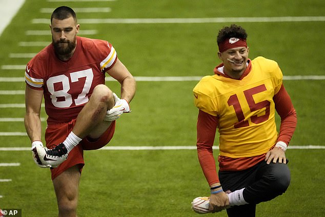 Chiefs commit tight end Travis Kelce (L) and QB Patrick Mahomes in practice on Wednesday, just three days before their showdown against the Ravens in Baltimore