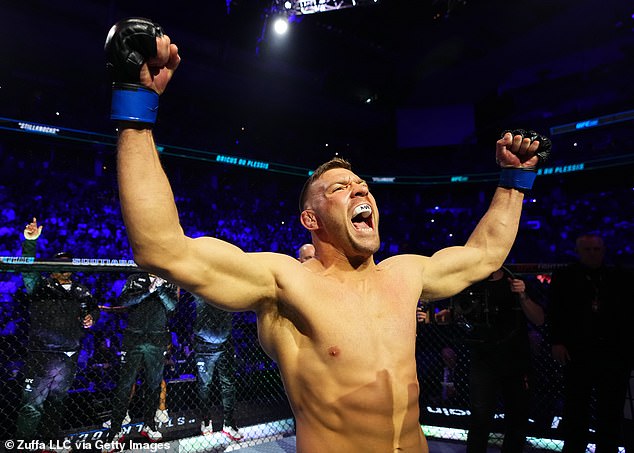 Dricus Du Plessis defeated Sean Strickland via split decision to capture the UFC middleweight title