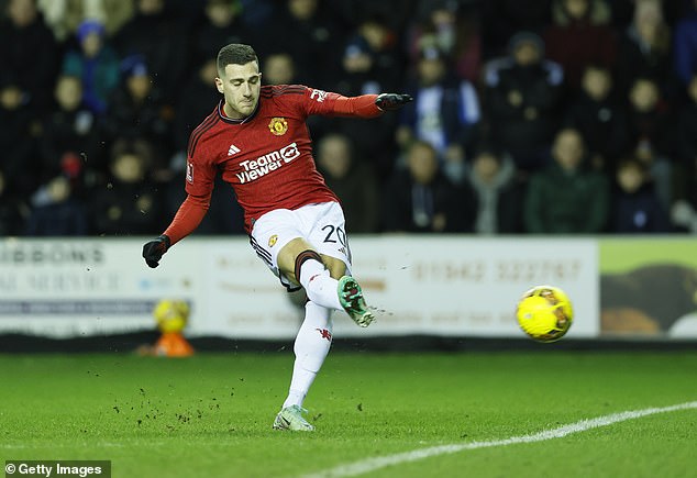 Diogo Dalot and Bruno Fernandes both scored to see Man United win the match 2-0 on Monday