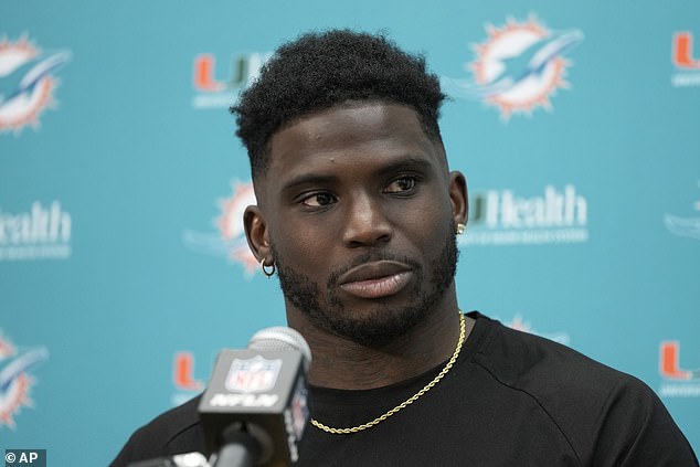 Dolphins wideout Tyreek Hill plans to brave the cold in Kansas City for the Miami wild-card game