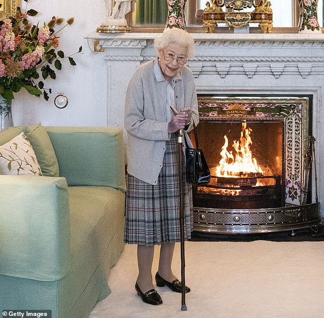 Queen Elizabeth's final moments were captured by her most senior staff in an extraordinary – and deeply moving – memo that can be revealed for the first time today by the Daily Mail.