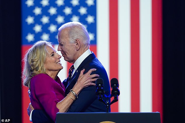 Jill Biden often watches over her husband;  over Joe and Jill Biden in Pennsylvania last week