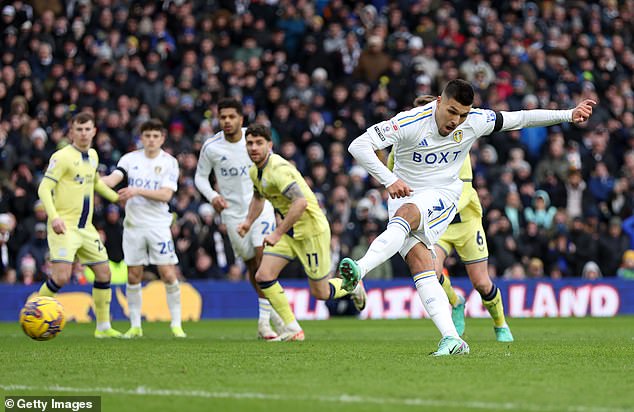 Joel Piroe scored a dramatic winner from the penalty spot in the 94th minute