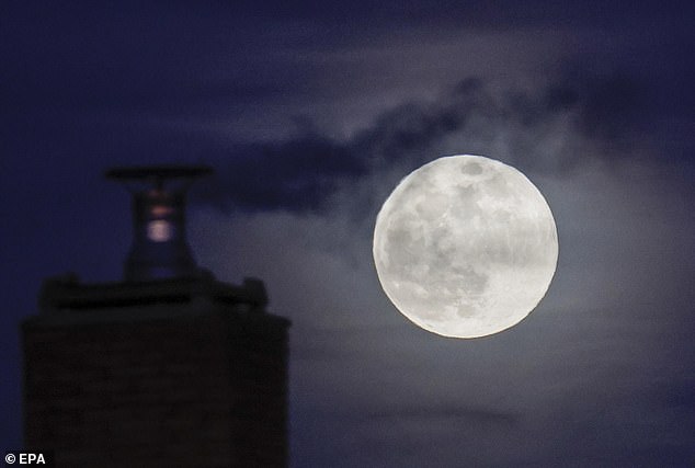 The first full moon of the year will rise over Rome's amphitheater on January 25, 2024