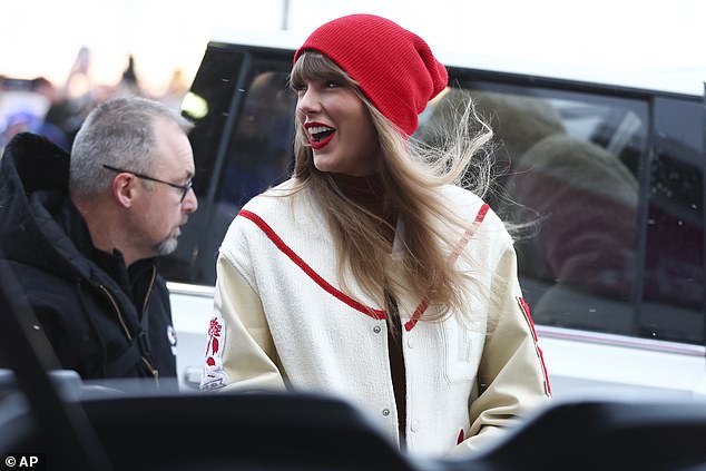 The singer looked relaxed as she walked into the stadium for the big match of the day