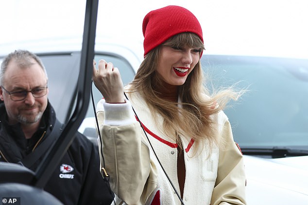 Pop sensation Swift walked towards the Buffalo Bills stadium in the winter weather, but instead of cheering she was greeted by boos from the crowd