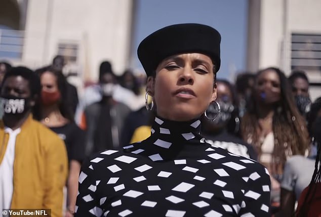 Artist Alicia Keys became the first to sing the national anthem before the 2021 Super Bowl